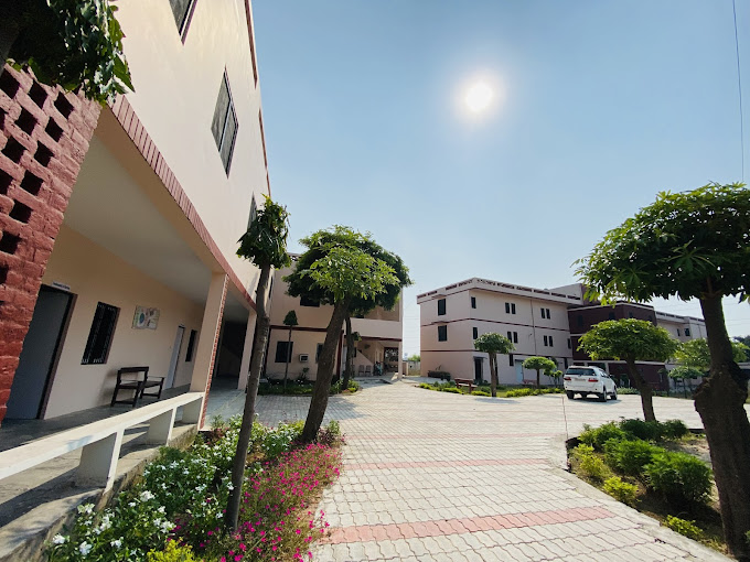 Naam Rattra International College of Nursing